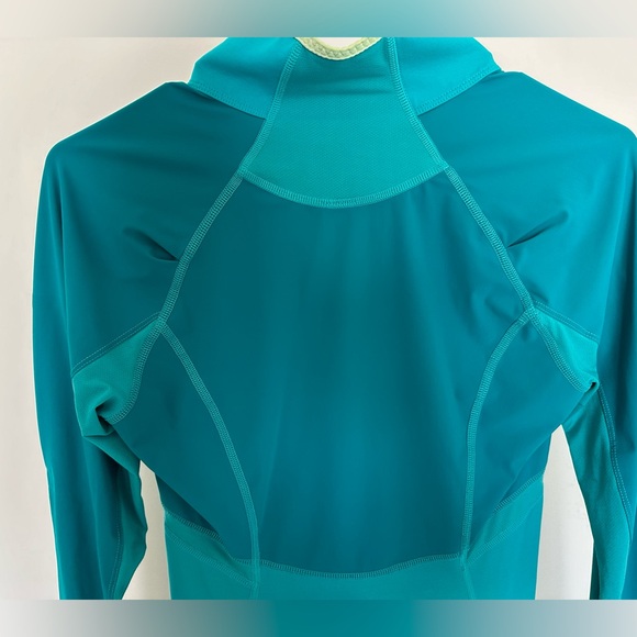 Lululemon quarter zip. Size 4. - Picture 3 of 6